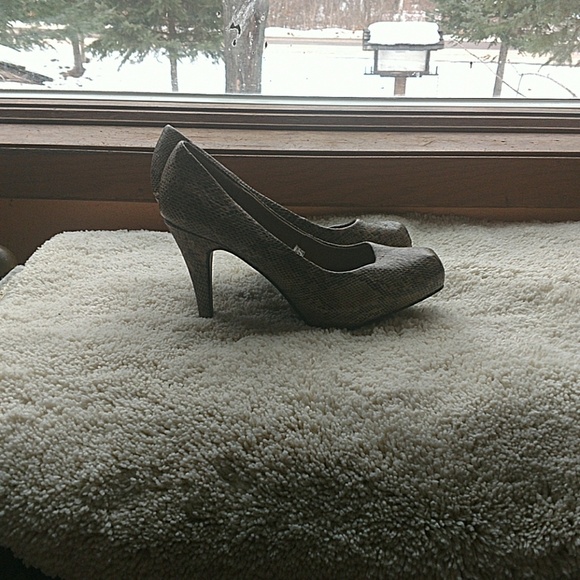 Faux snake skin heels - Picture 2 of 2